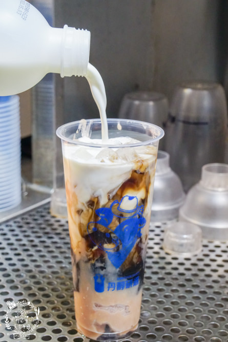 高雄丹醇研選五甲店|屏東萬丹直送的新鮮高品質鮮奶!炎熱夏天還有爆濃郁霜淇淋?!