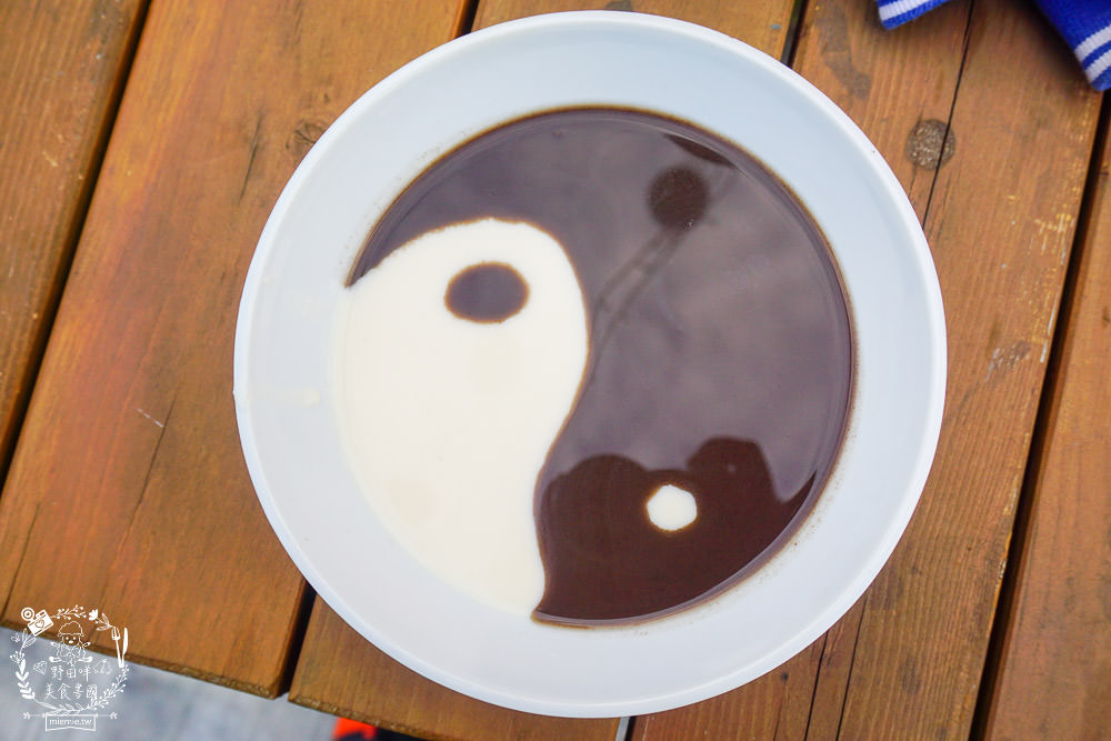 高雄[九記食糖水]學詠春拳法的香港老闆製作的超人氣香甜糖水!符令菜單超有特色!