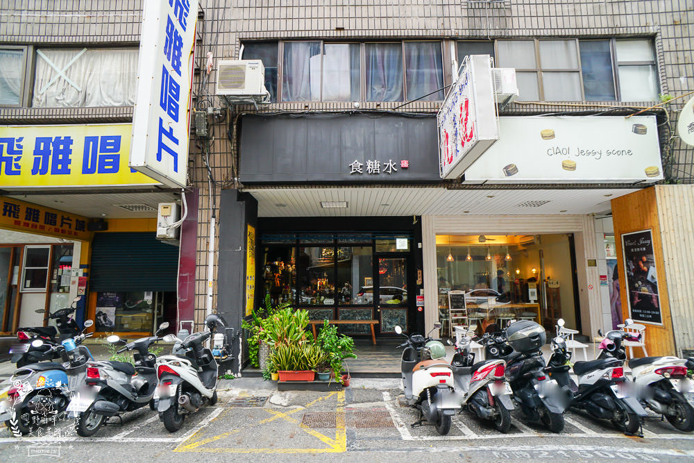 高雄[九記食糖水]學詠春拳法的香港老闆製作的超人氣香甜糖水!符令菜單超有特色!