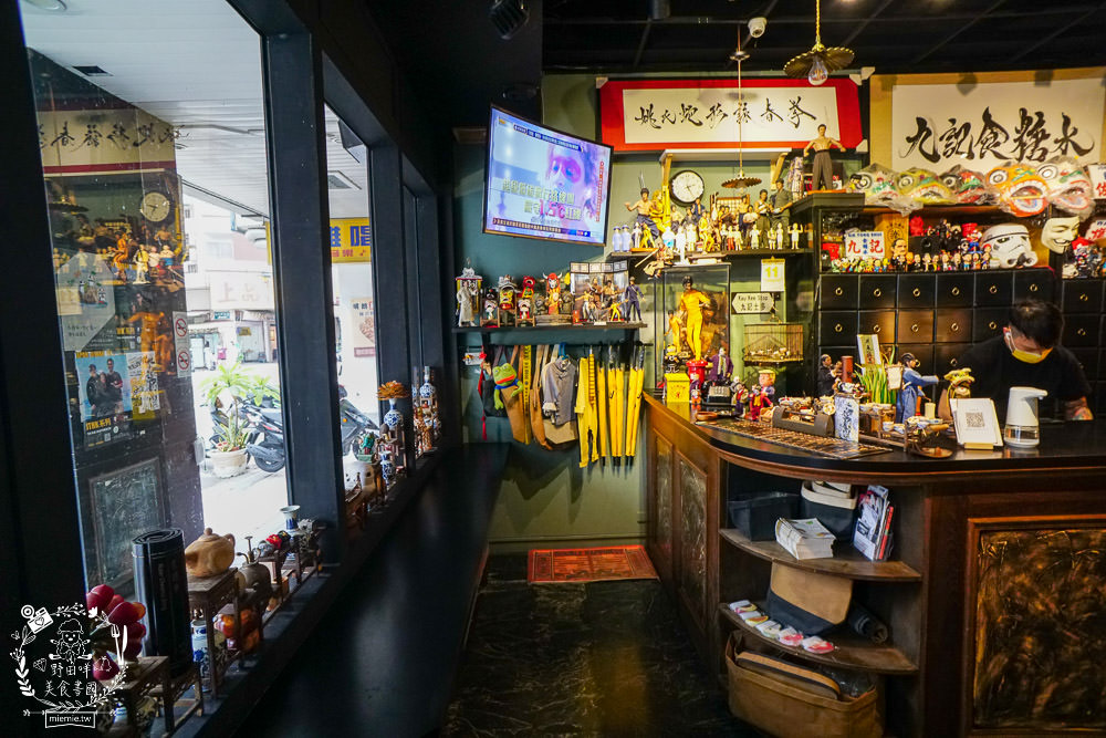 高雄[九記食糖水]學詠春拳法的香港老闆製作的超人氣香甜糖水!符令菜單超有特色!