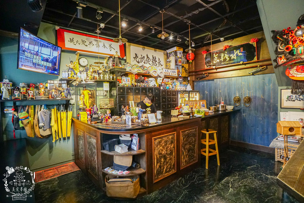 高雄[九記食糖水]學詠春拳法的香港老闆製作的超人氣香甜糖水!符令菜單超有特色!