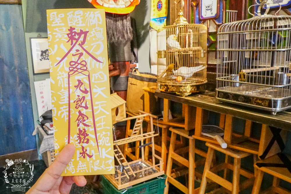 高雄[九記食糖水]學詠春拳法的香港老闆製作的超人氣香甜糖水!符令菜單超有特色!