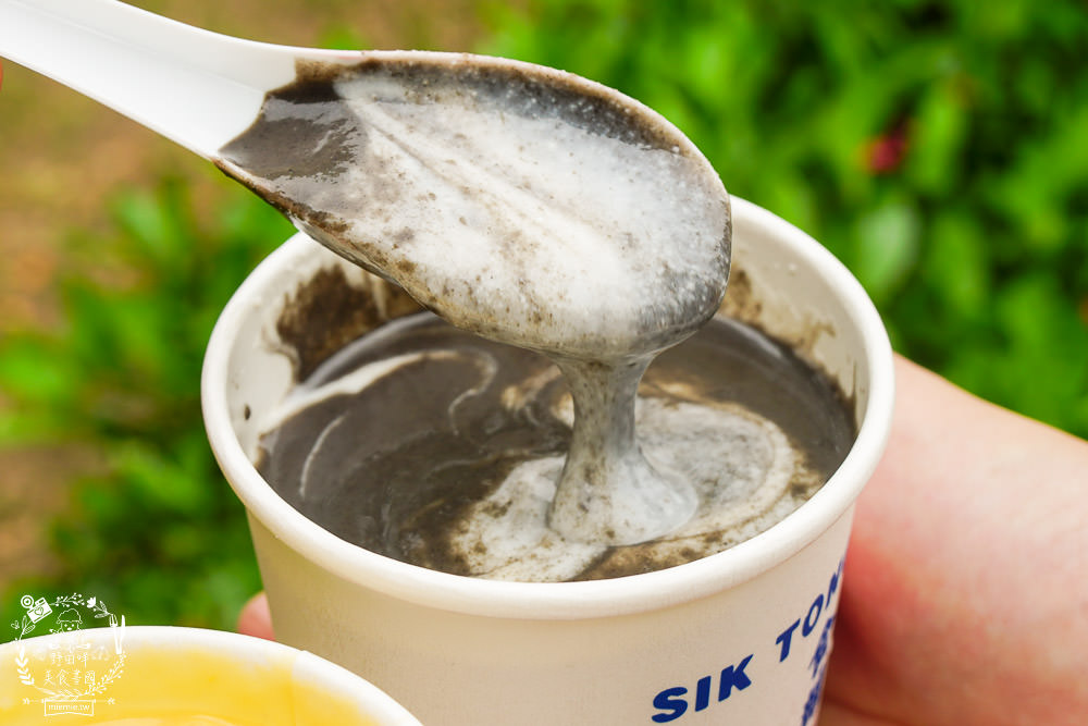 高雄[九記食糖水]學詠春拳法的香港老闆製作的超人氣香甜糖水!符令菜單超有特色!