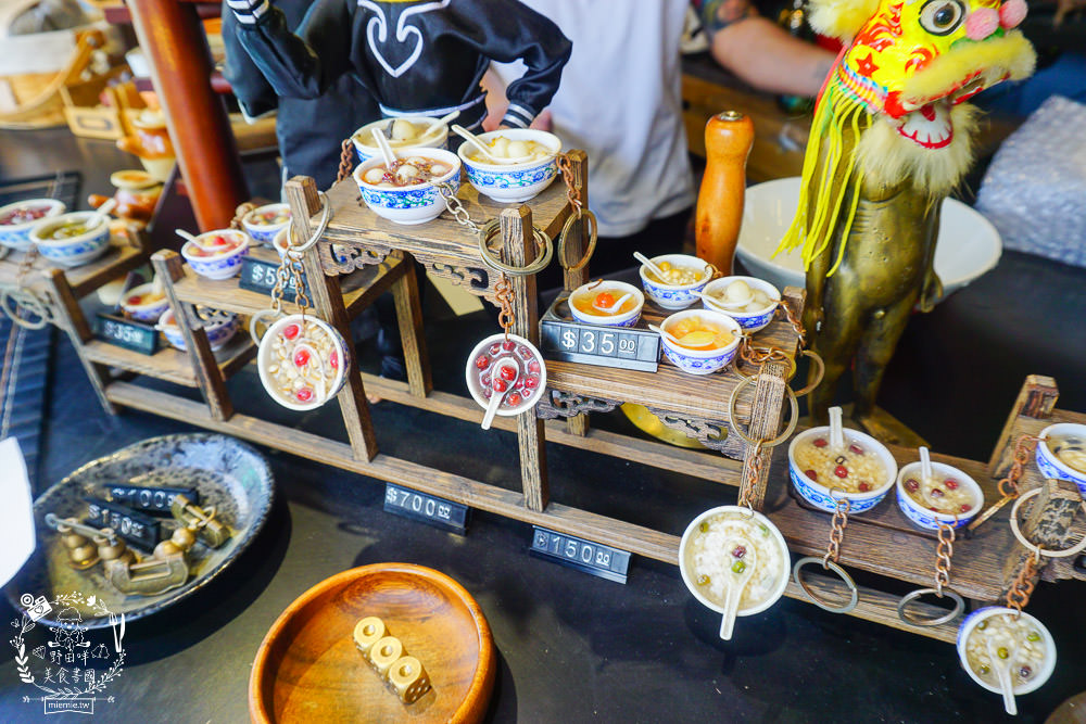 高雄[九記食糖水]學詠春拳法的香港老闆製作的超人氣香甜糖水!符令菜單超有特色!