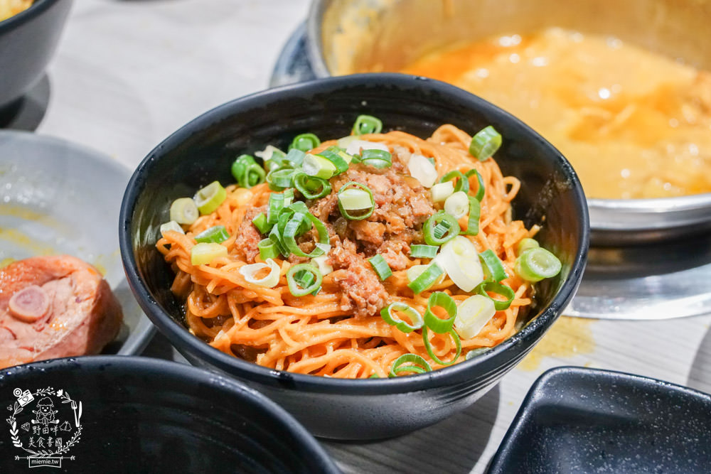 高雄火鍋|九鼎鍋文龍店|鳳山24小時營業的火鍋店!最低150元就能主食、飲料、冰品與點心爽爽吃到飽?