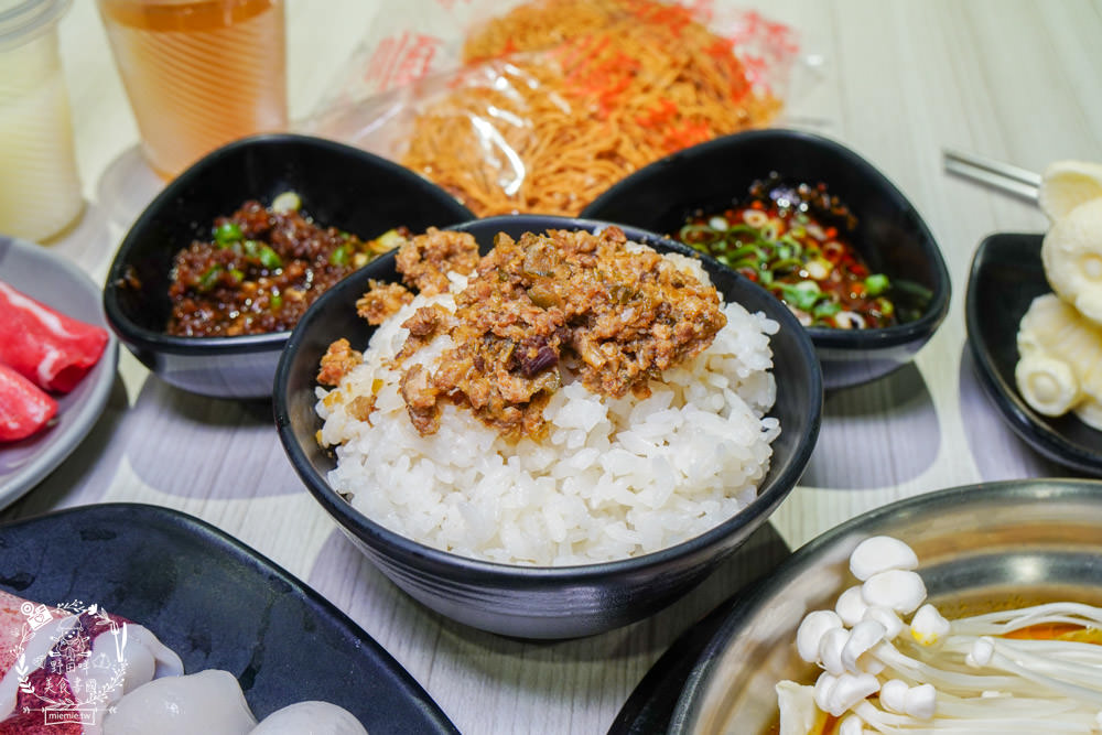 高雄火鍋|九鼎鍋文龍店|鳳山24小時營業的火鍋店!最低150元就能主食、飲料、冰品與點心爽爽吃到飽?