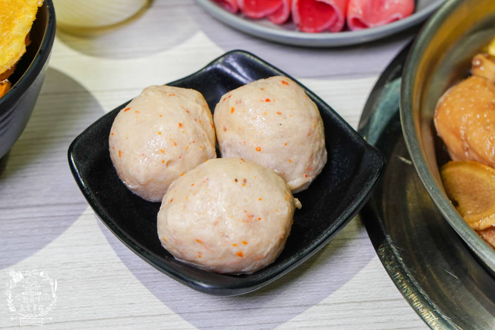 高雄火鍋|九鼎鍋文龍店|鳳山24小時營業的火鍋店!最低150元就能主食、飲料、冰品與點心爽爽吃到飽?