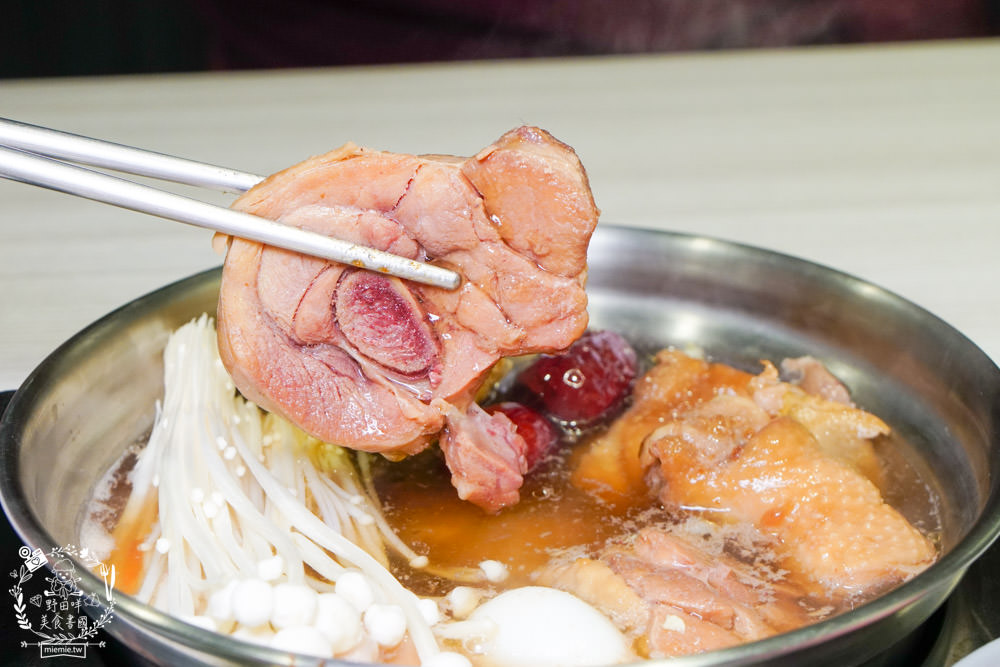 高雄火鍋|九鼎鍋文龍店|鳳山24小時營業的火鍋店!最低150元就能主食、飲料、冰品與點心爽爽吃到飽?