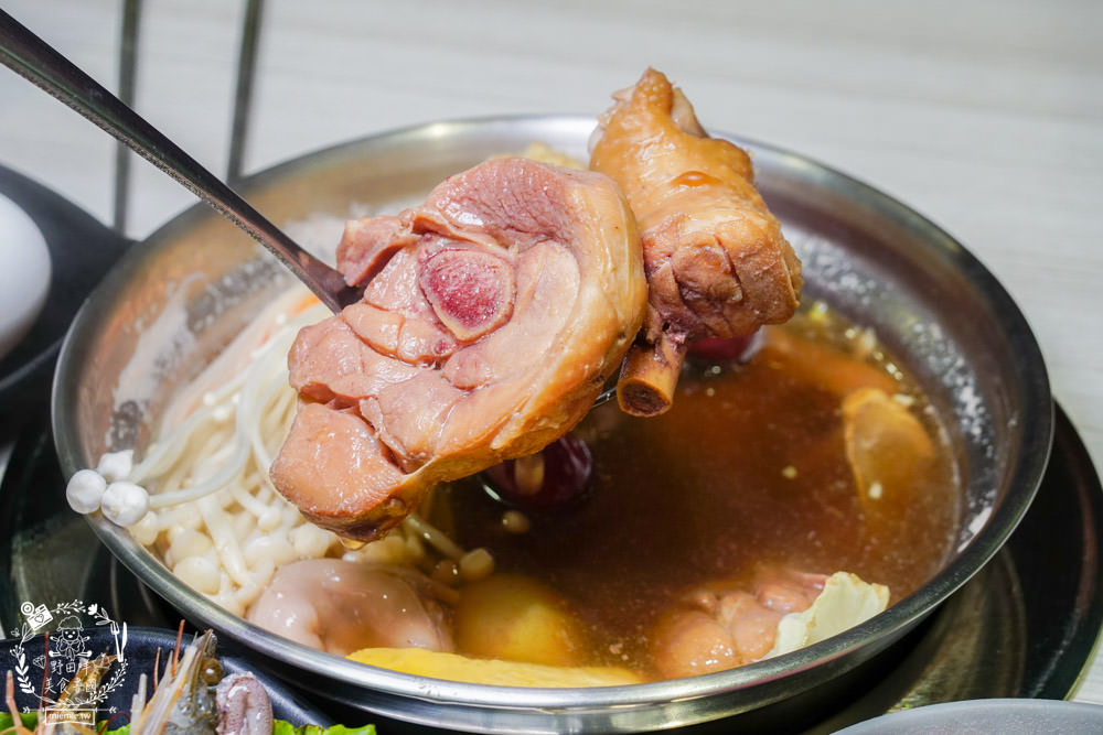 高雄火鍋|九鼎鍋文龍店|鳳山24小時營業的火鍋店!最低150元就能主食、飲料、冰品與點心爽爽吃到飽?