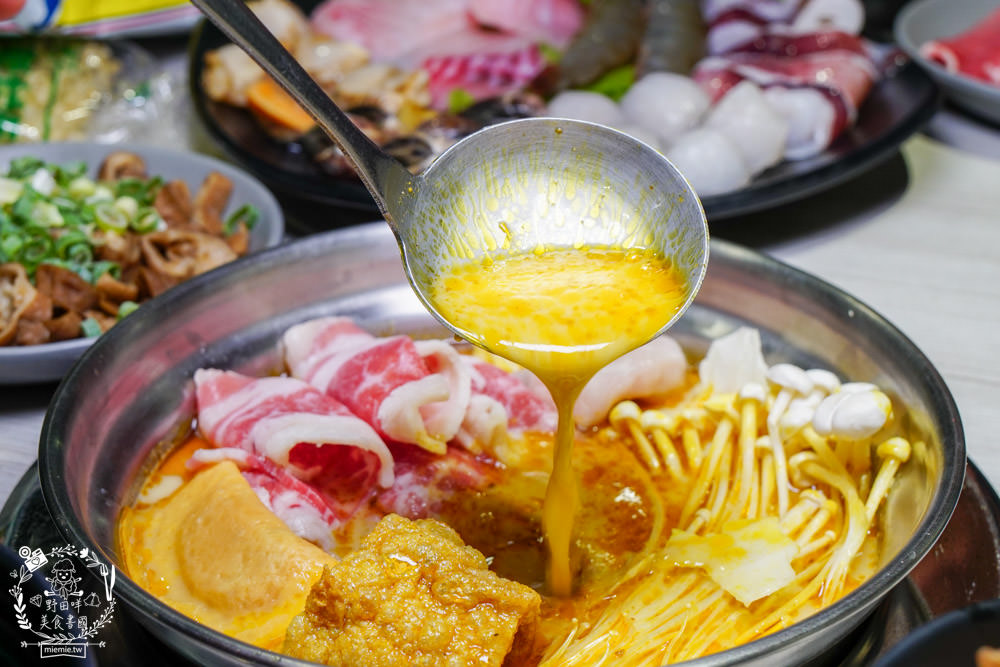 高雄火鍋|九鼎鍋文龍店|鳳山24小時營業的火鍋店!最低150元就能主食、飲料、冰品與點心爽爽吃到飽?