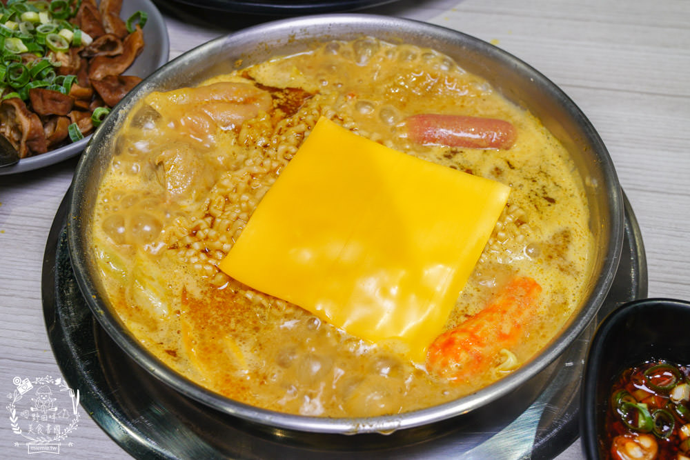 高雄火鍋|九鼎鍋文龍店|鳳山24小時營業的火鍋店!最低150元就能主食、飲料、冰品與點心爽爽吃到飽?