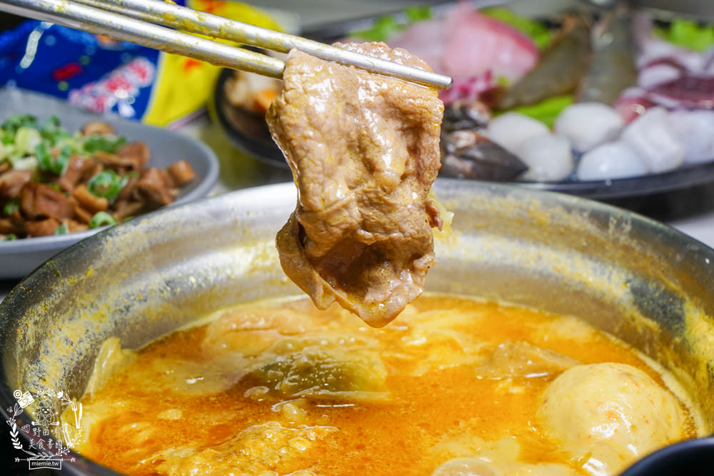 高雄火鍋|九鼎鍋文龍店|鳳山24小時營業的火鍋店!最低150元就能主食、飲料、冰品與點心爽爽吃到飽?