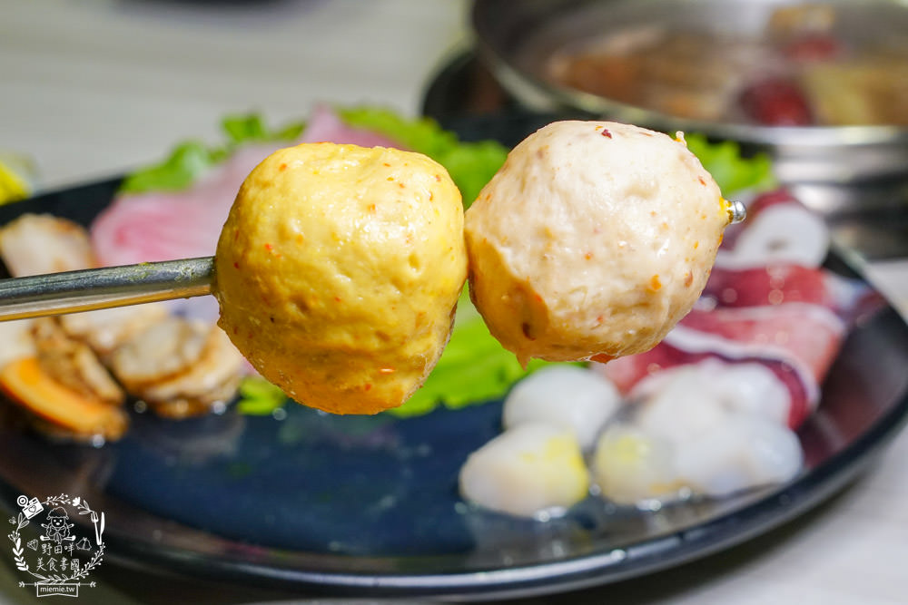 高雄火鍋|九鼎鍋文龍店|鳳山24小時營業的火鍋店!最低150元就能主食、飲料、冰品與點心爽爽吃到飽?