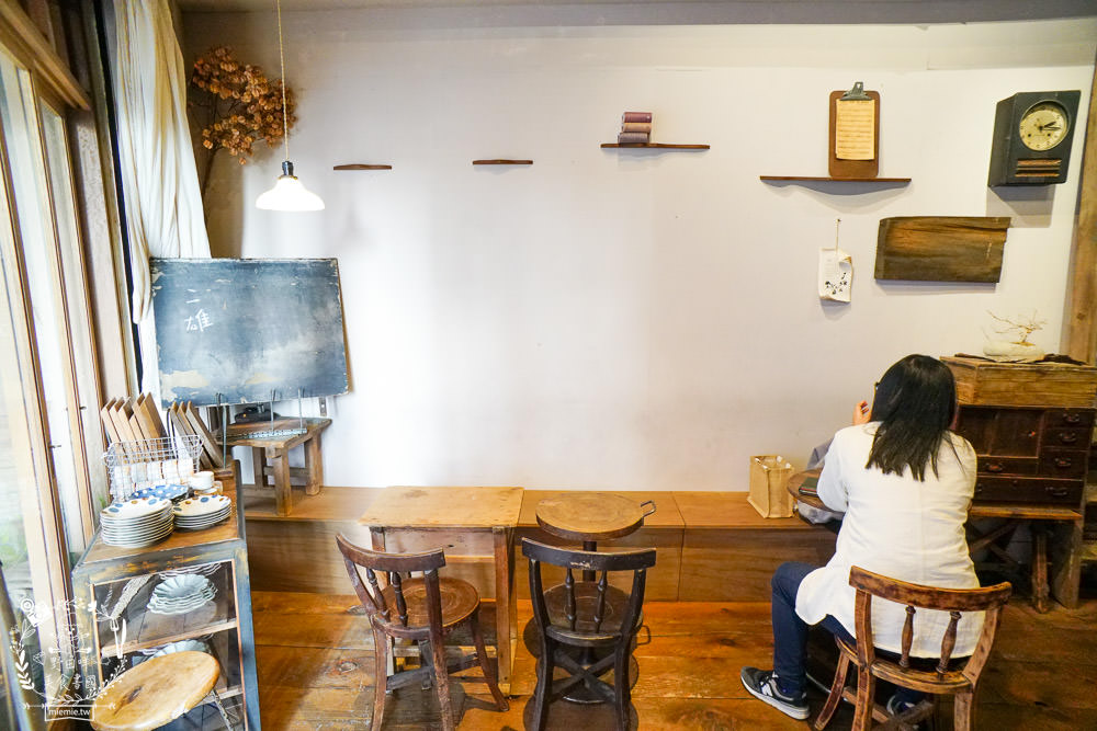 高雄[二雄咖啡廳]隱藏在市區的懷舊日式裝潢咖啡廳!精緻甜點與哆啦A夢飲料超特別~