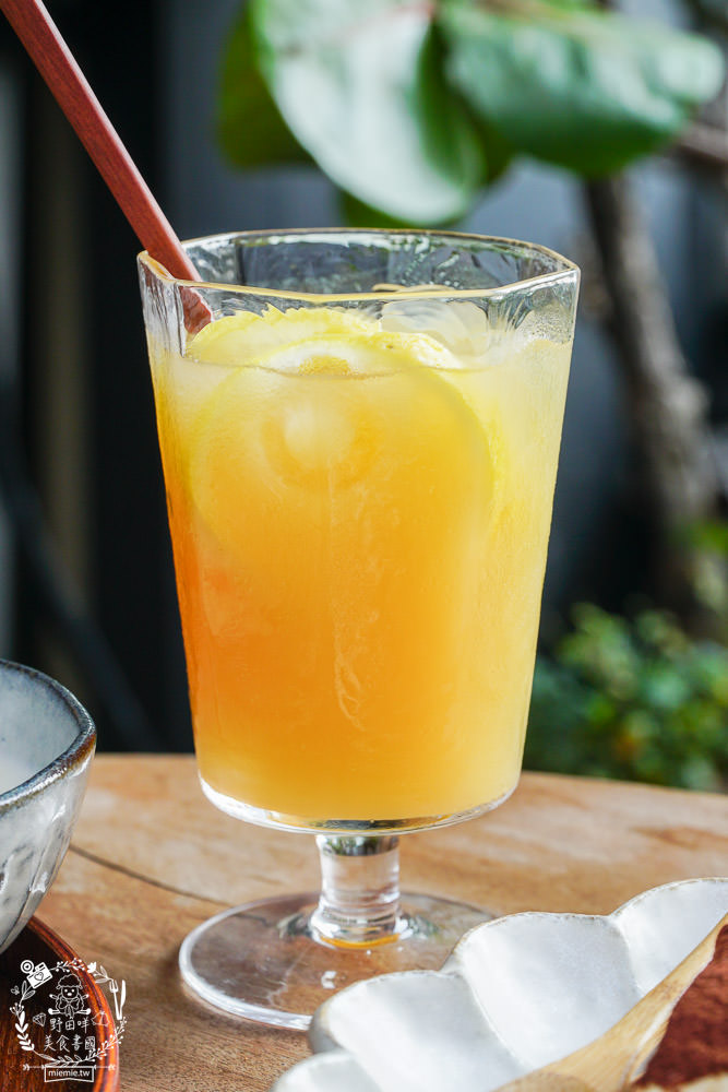 高雄[二雄咖啡廳]隱藏在市區的懷舊日式裝潢咖啡廳!精緻甜點與哆啦A夢飲料超特別~