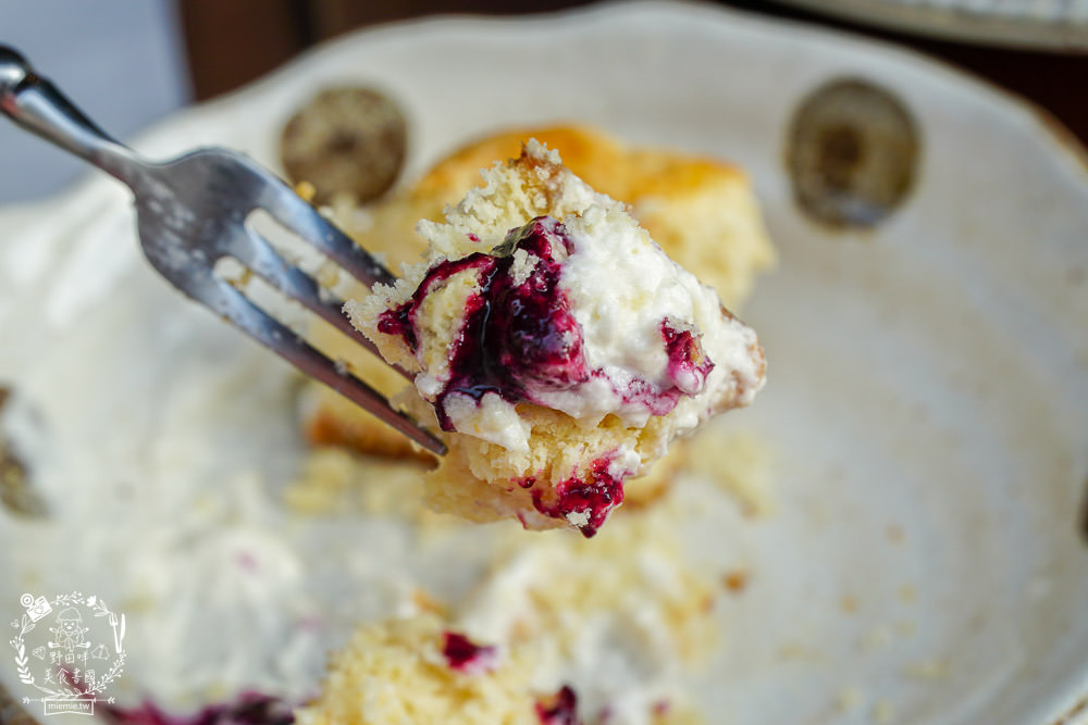 高雄[二雄咖啡廳]隱藏在市區的懷舊日式裝潢咖啡廳!精緻甜點與哆啦A夢飲料超特別~