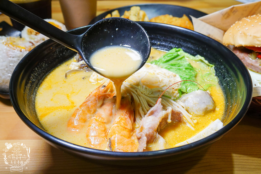 五分鐘找餐|高雄吃一次就會愛上的澎湃本丸!鍋燒麵真材實料超用心!