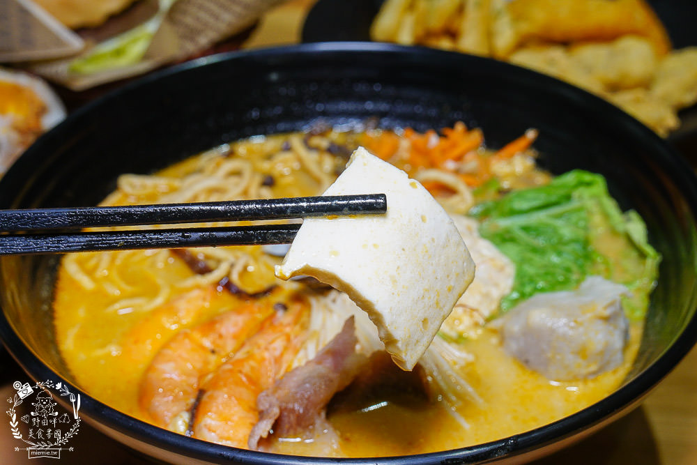 五分鐘找餐|高雄吃一次就會愛上的澎湃本丸!鍋燒麵真材實料超用心!