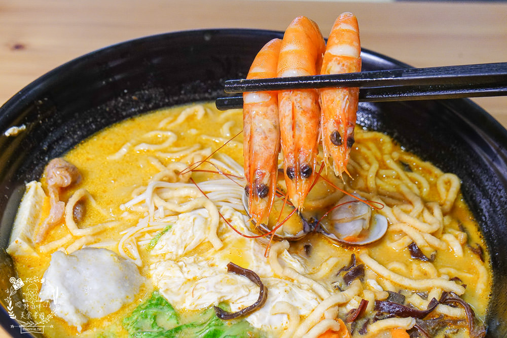 五分鐘找餐|高雄吃一次就會愛上的澎湃本丸!鍋燒麵真材實料超用心!