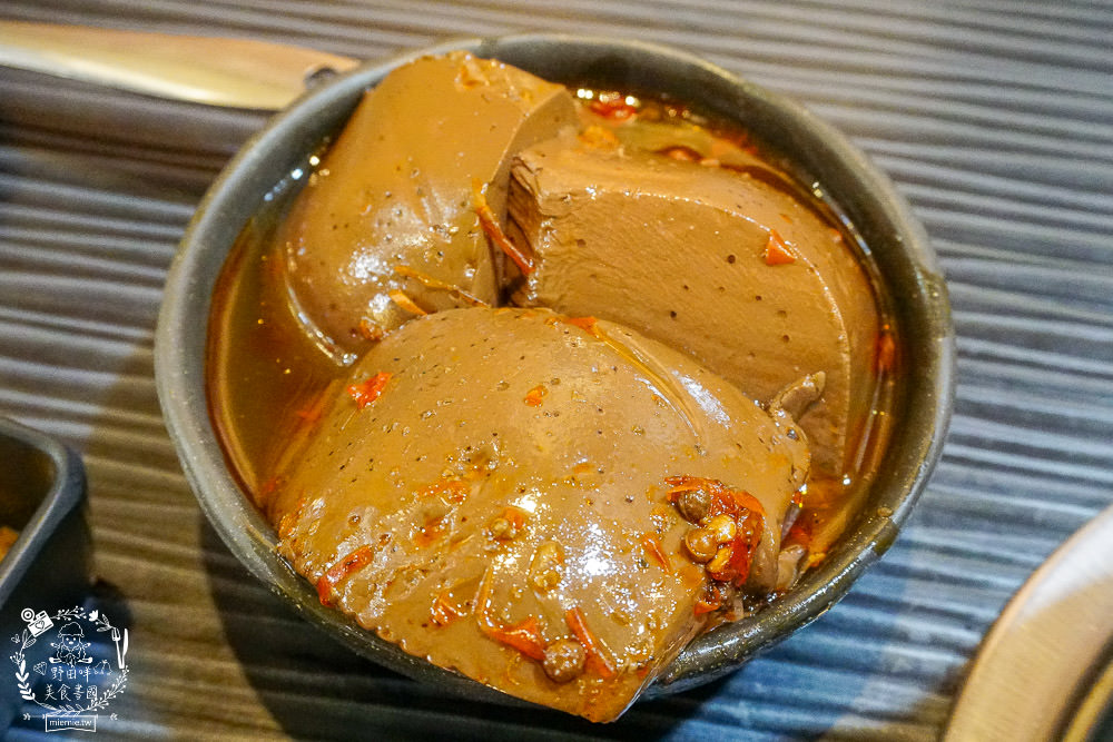 高雄五鮮級平價鍋物|仁武超人氣火鍋!仁雄路上屹立不搖的火鍋店!17盎司肉盤澎湃驚人!