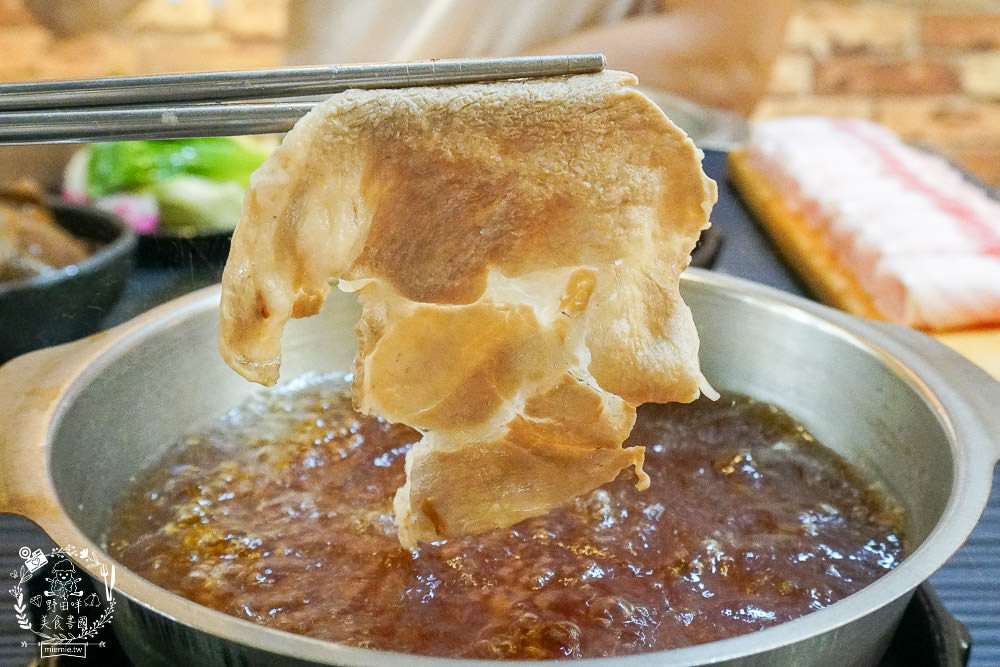 高雄五鮮級平價鍋物|仁武超人氣火鍋!仁雄路上屹立不搖的火鍋店!17盎司肉盤澎湃驚人!