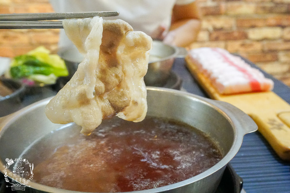 高雄五鮮級平價鍋物|仁武超人氣火鍋!仁雄路上屹立不搖的火鍋店!17盎司肉盤澎湃驚人!