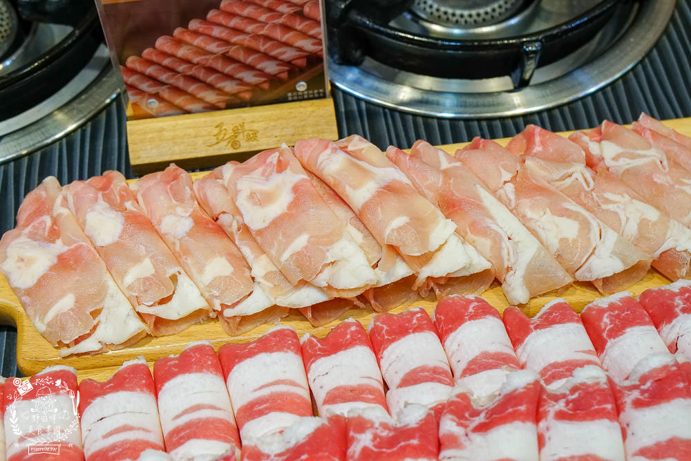 高雄五鮮級平價鍋物|仁武超人氣火鍋!仁雄路上屹立不搖的火鍋店!17盎司肉盤澎湃驚人!