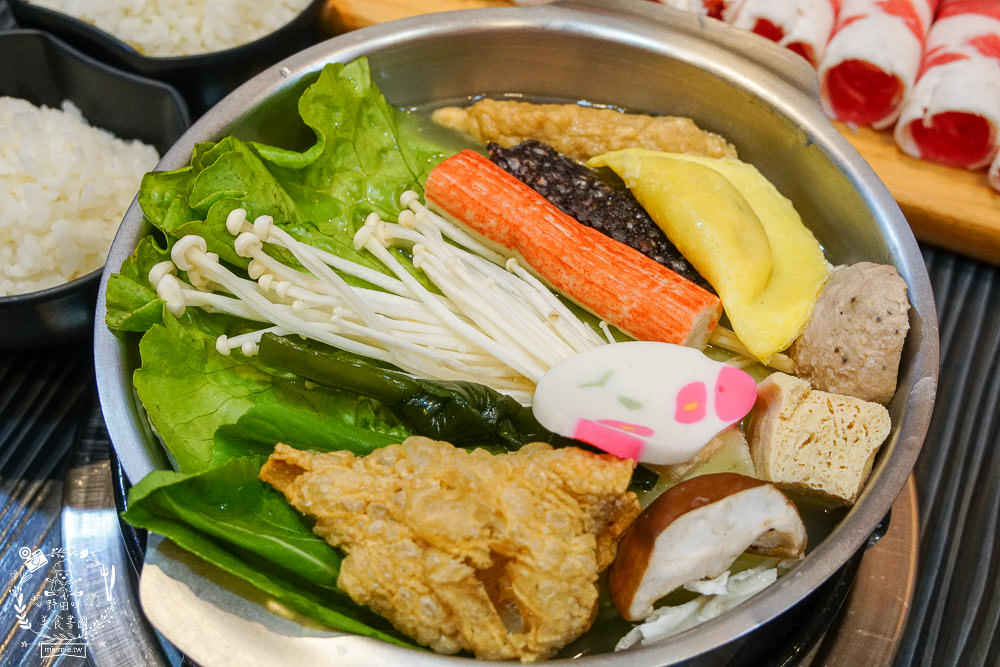 高雄五鮮級平價鍋物|仁武超人氣火鍋!仁雄路上屹立不搖的火鍋店!17盎司肉盤澎湃驚人!