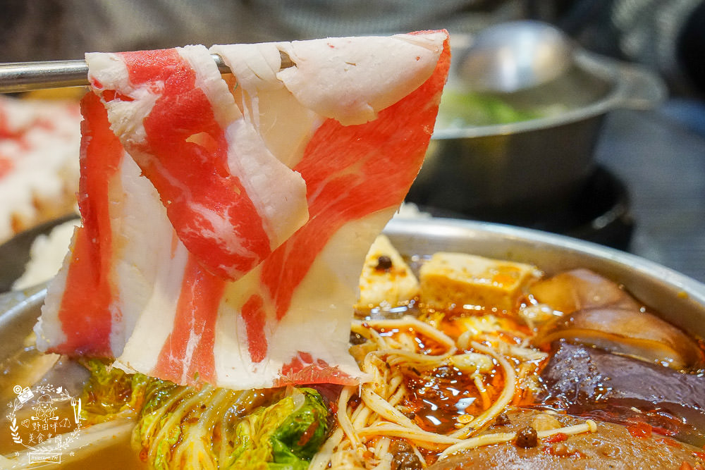 高雄五鮮級平價鍋物|仁武超人氣火鍋!仁雄路上屹立不搖的火鍋店!17盎司肉盤澎湃驚人!