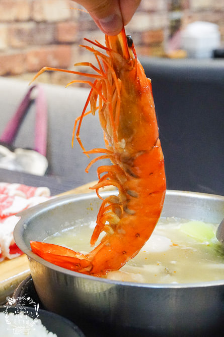 高雄五鮮級平價鍋物|仁武超人氣火鍋!仁雄路上屹立不搖的火鍋店!17盎司肉盤澎湃驚人!