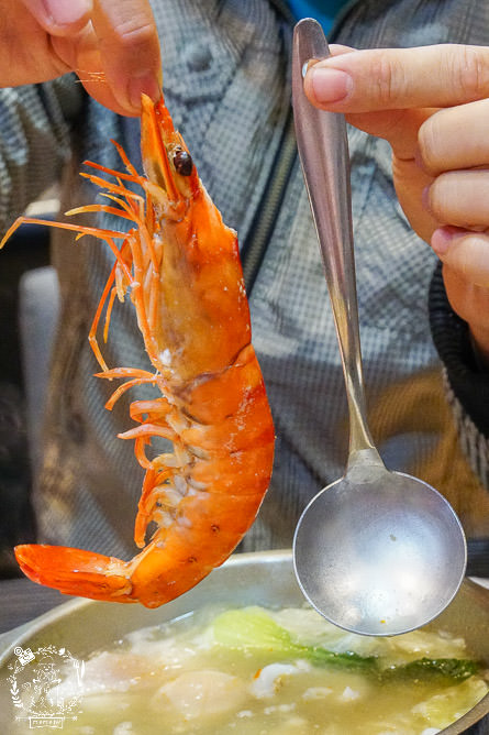 高雄五鮮級平價鍋物|仁武超人氣火鍋!仁雄路上屹立不搖的火鍋店!17盎司肉盤澎湃驚人!