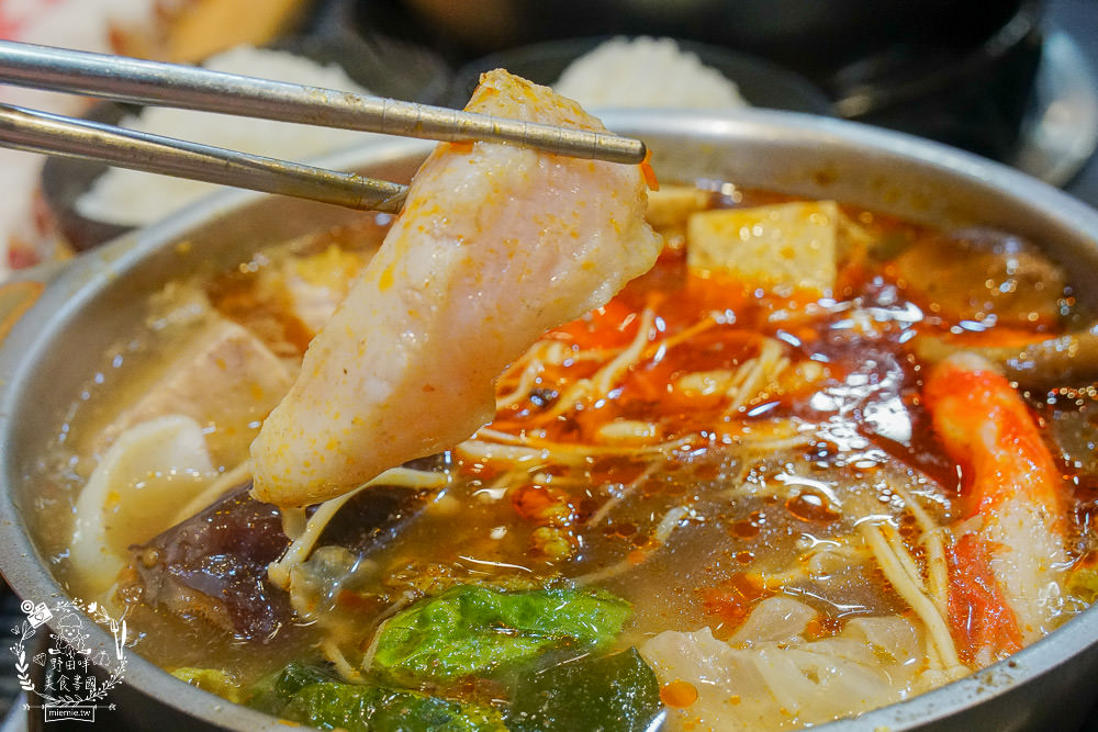 高雄五鮮級平價鍋物|仁武超人氣火鍋!仁雄路上屹立不搖的火鍋店!17盎司肉盤澎湃驚人!