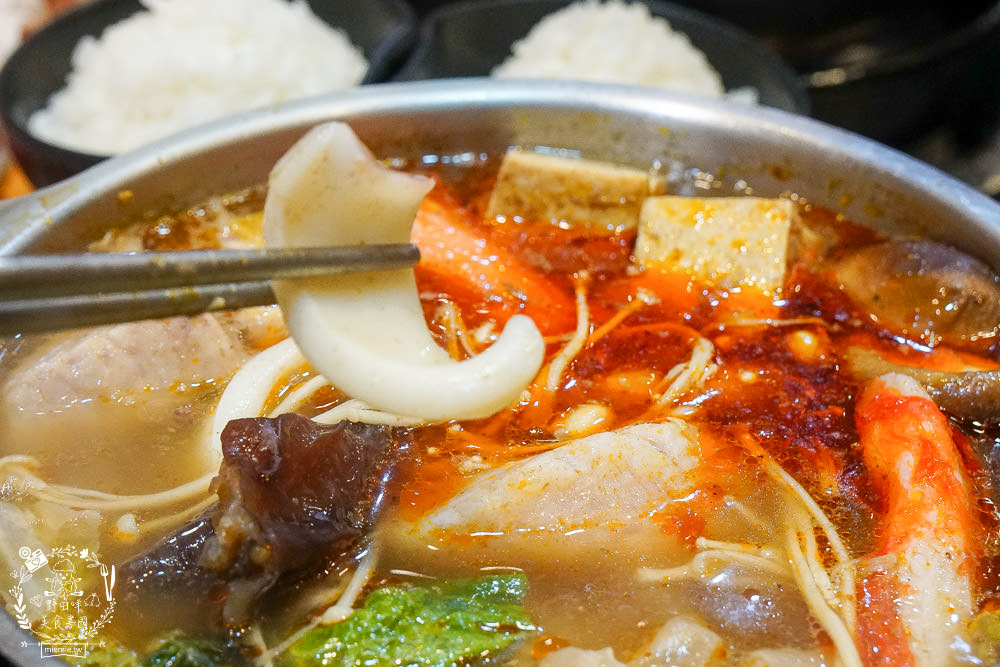 高雄五鮮級平價鍋物|仁武超人氣火鍋!仁雄路上屹立不搖的火鍋店!17盎司肉盤澎湃驚人!