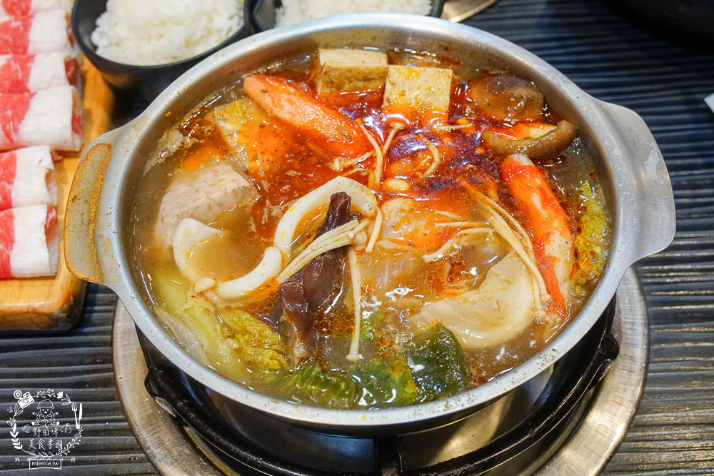 高雄五鮮級平價鍋物|仁武超人氣火鍋!仁雄路上屹立不搖的火鍋店!17盎司肉盤澎湃驚人!