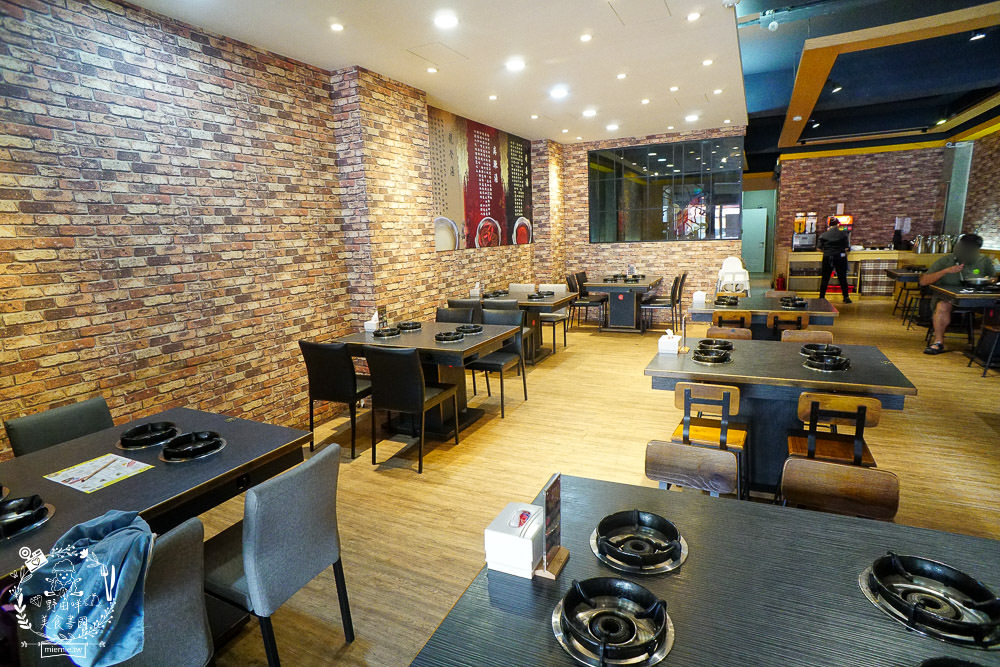 高雄五鮮級平價鍋物|仁武超人氣火鍋!仁雄路上屹立不搖的火鍋店!17盎司肉盤澎湃驚人!