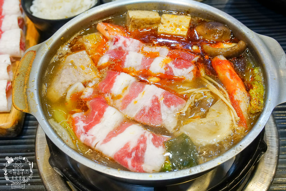 高雄五鮮級平價鍋物|仁武超人氣火鍋!仁雄路上屹立不搖的火鍋店!17盎司肉盤澎湃驚人!