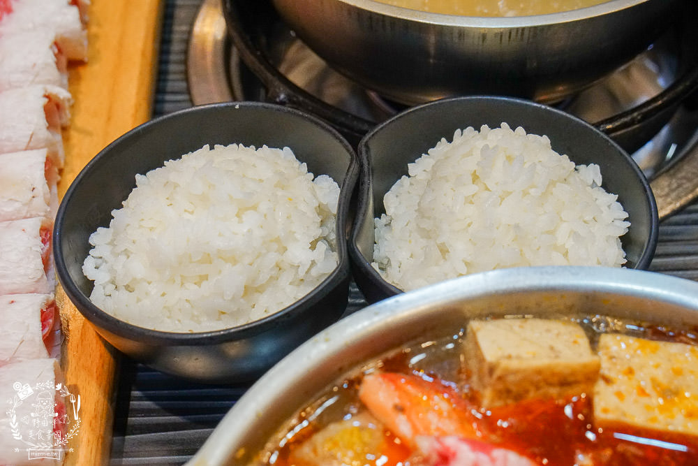 高雄五鮮級平價鍋物|仁武超人氣火鍋!仁雄路上屹立不搖的火鍋店!17盎司肉盤澎湃驚人!