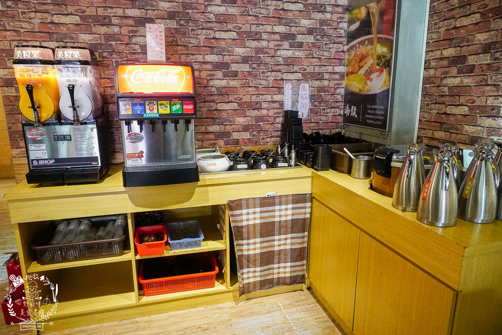 高雄五鮮級平價鍋物|仁武超人氣火鍋!仁雄路上屹立不搖的火鍋店!17盎司肉盤澎湃驚人!