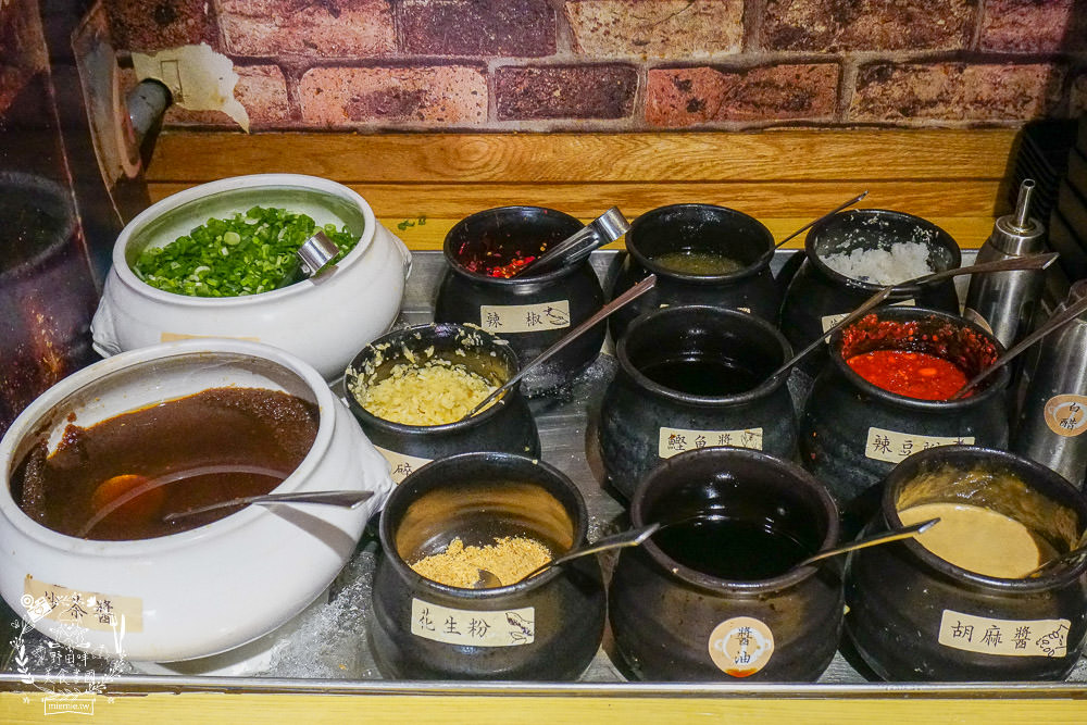 高雄五鮮級平價鍋物|仁武超人氣火鍋!仁雄路上屹立不搖的火鍋店!17盎司肉盤澎湃驚人!