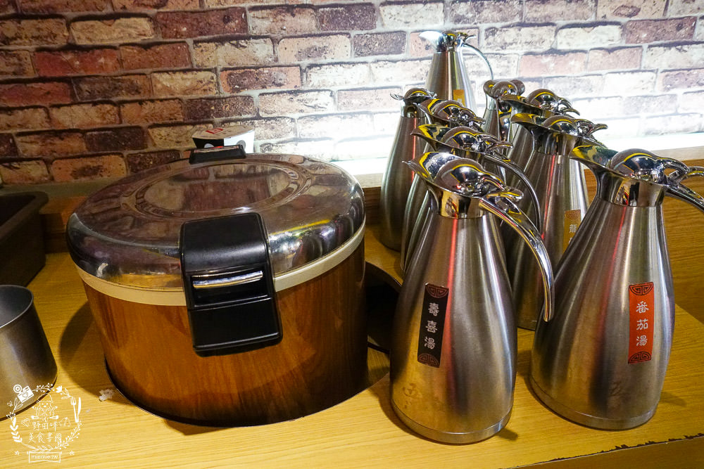 高雄五鮮級平價鍋物|仁武超人氣火鍋!仁雄路上屹立不搖的火鍋店!17盎司肉盤澎湃驚人!