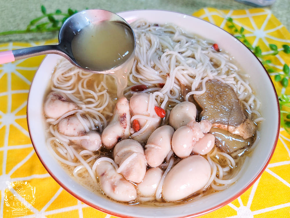 高雄隱藏在仁春市場裡的銅板價雞佛麻油麵線!蝦仁火腿炒飯居然只要50元,太佛心來著了!!! - 第28張圖 高雄隱藏在仁春市場裡的銅板價雞佛麻油麵線!蝦仁火腿炒飯居然只要50元,太佛心來著了!!!