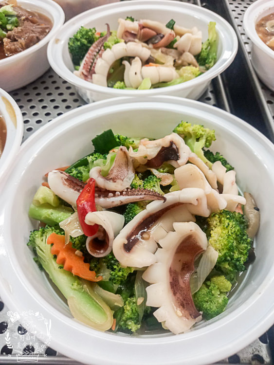 高雄隱藏在仁春市場裡的銅板價雞佛麻油麵線!蝦仁火腿炒飯居然只要50元,太佛心來著了!!! - 第18張圖 高雄隱藏在仁春市場裡的銅板價雞佛麻油麵線!蝦仁火腿炒飯居然只要50元,太佛心來著了!!!