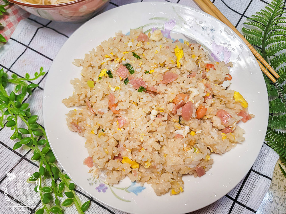 高雄隱藏在仁春市場裡的銅板價雞佛麻油麵線!蝦仁火腿炒飯居然只要50元,太佛心來著了!!! - 第29張圖 高雄隱藏在仁春市場裡的銅板價雞佛麻油麵線!蝦仁火腿炒飯居然只要50元,太佛心來著了!!!