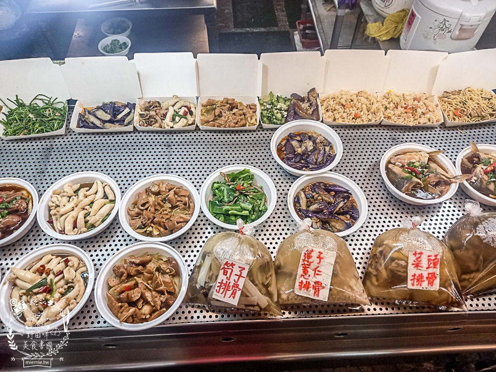 高雄隱藏在仁春市場裡的銅板價雞佛麻油麵線!蝦仁火腿炒飯居然只要50元,太佛心來著了!!! - 第10張圖 高雄隱藏在仁春市場裡的銅板價雞佛麻油麵線!蝦仁火腿炒飯居然只要50元,太佛心來著了!!!