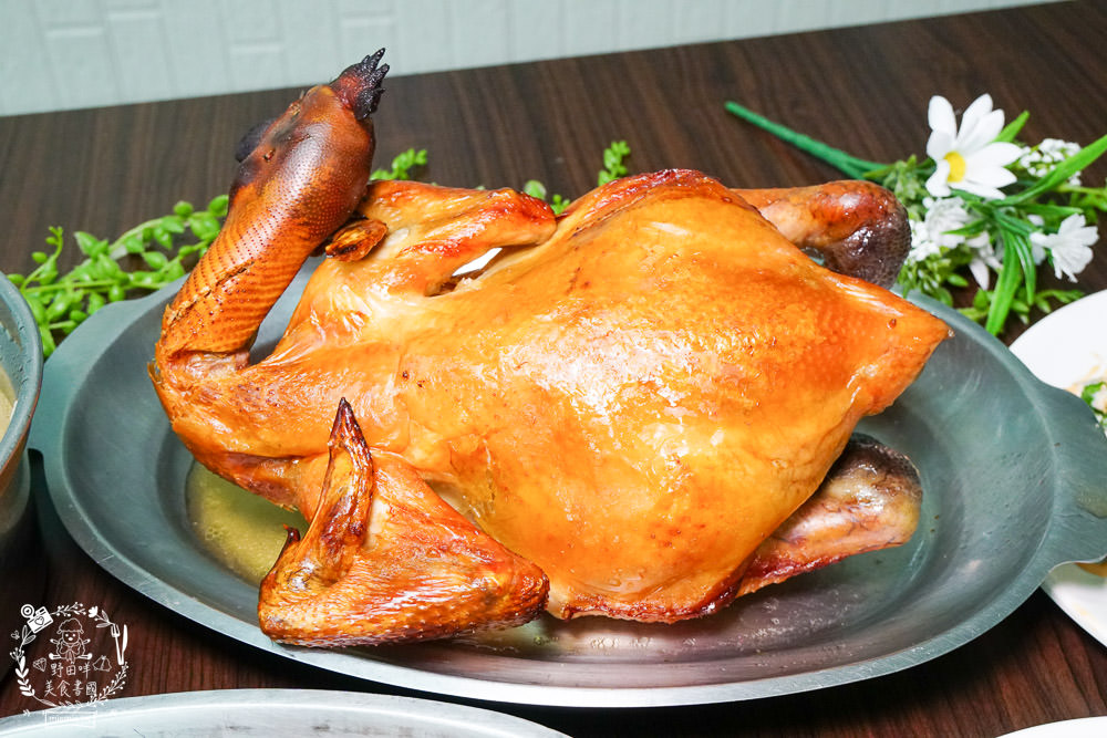 台南關子嶺甕仔雞推薦[仙嶺甕缸雞]每天現宰溫體雞肥美出爐!烤雞包覆滿滿的蒜頭與茄苳葉?