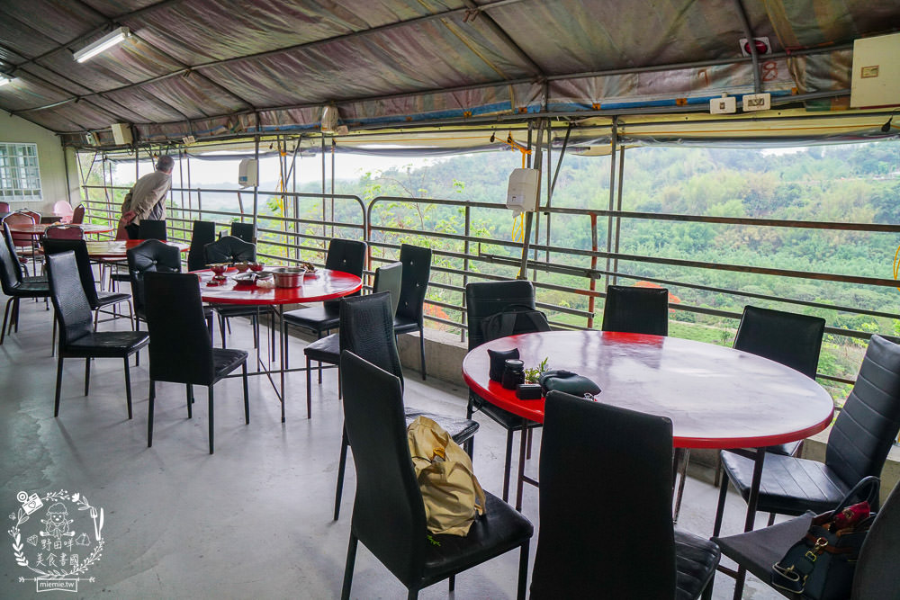 台南關子嶺甕仔雞推薦[仙嶺甕缸雞]每天現宰溫體雞肥美出爐!烤雞包覆滿滿的蒜頭與茄苳葉?