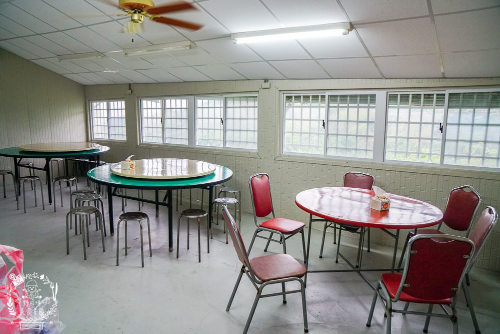 台南關子嶺甕仔雞推薦[仙嶺甕缸雞]每天現宰溫體雞肥美出爐!烤雞包覆滿滿的蒜頭與茄苳葉?