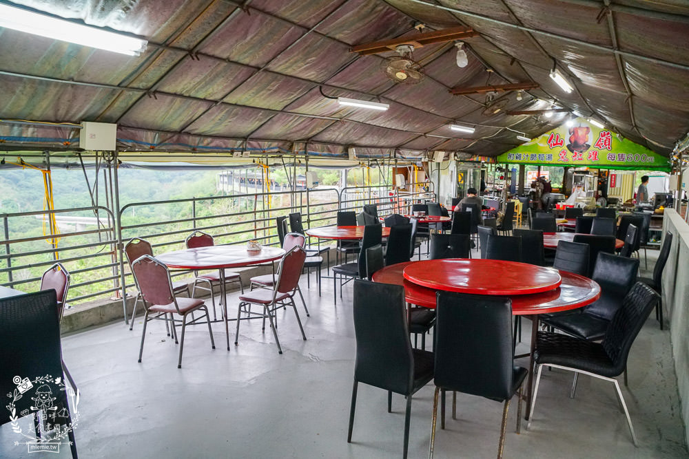 台南關子嶺甕仔雞推薦[仙嶺甕缸雞]每天現宰溫體雞肥美出爐!烤雞包覆滿滿的蒜頭與茄苳葉?