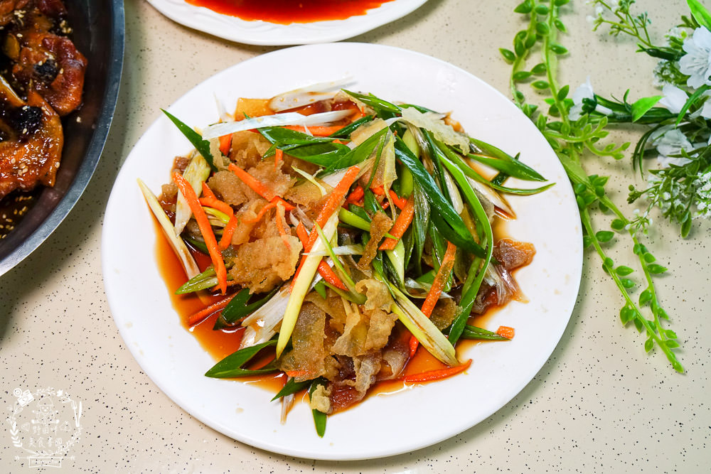 台南關子嶺甕仔雞推薦[仙嶺甕缸雞]每天現宰溫體雞肥美出爐!烤雞包覆滿滿的蒜頭與茄苳葉?