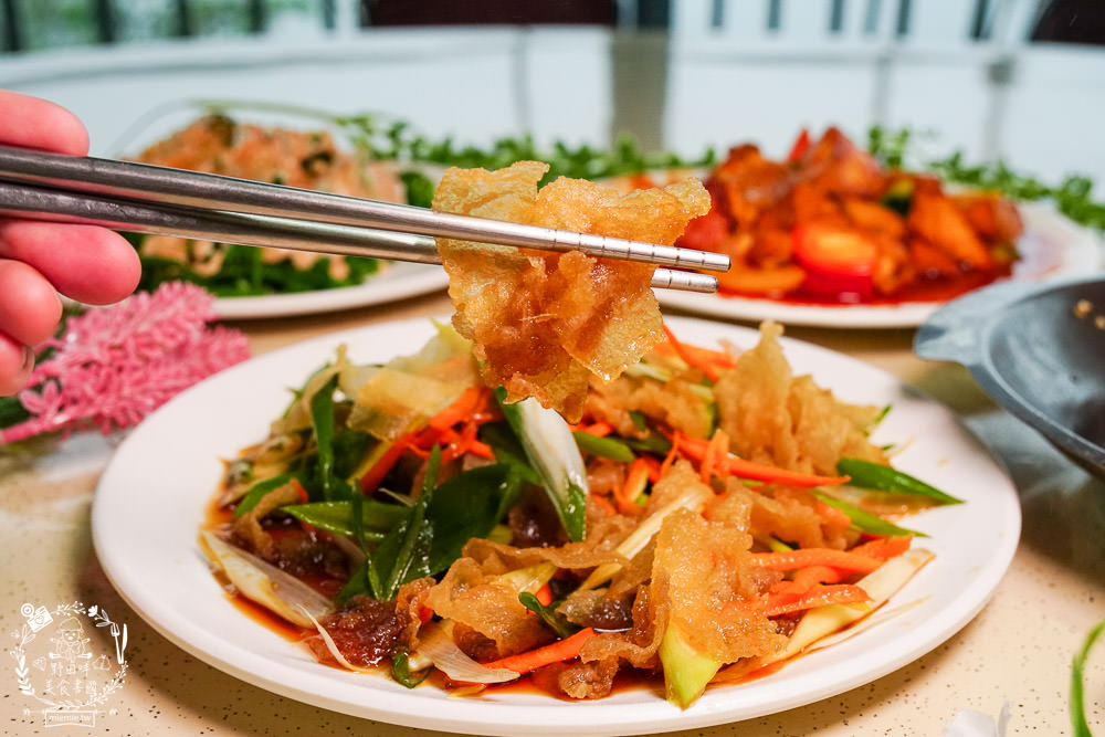 台南關子嶺甕仔雞推薦[仙嶺甕缸雞]每天現宰溫體雞肥美出爐!烤雞包覆滿滿的蒜頭與茄苳葉?